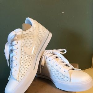 Nike white tennis shoes